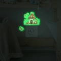 Adhesivo de pared luminoso con casa de hongo, conejo y mariposa que brilla en la noche - 11*13cm / Verde