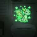 Adesivo murale drago verde e stelle luminose che brillano sul serbatoio del WC al buio - Foglio Singolo / Luce Verde (MG-YM021)