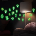 Adesivi murali luminosi con funghi e foglie fluorescenti verdi in una camera da letto - Verde / 20*30cm