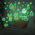 Detalle de pegatinas de pared navideñas luminosas con renos y estrellas que brillan de noche - 30x40cm / Verde