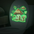 Adesivo luminoso per WC con casetta a fungo e scoiattoli che brillano al buio totale - 24*24cm / Verde