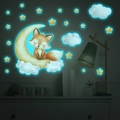 Leuchtende Wandaufkleber mit Cartoon-Fuchs auf Mond und Sternen für Kinderzimmer Deko - 30x40cm / Blau
