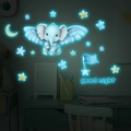 Adesivo murale luminoso con elefante blu e stelle che brillano in una camera da letto buia - 30*40cm / Blu