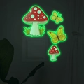 Lichtgevende muurstickers met paddenstoelen en vlinders voor de lichtschakelaar - 13*17cm / Groen