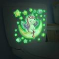 Adesivo unicorno fluorescente con stelle e luna che brilla sulla superficie del bagno - Luce Verde / 24*24cm