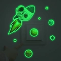 Adesivo murale astronauta luminoso con bagliore verde su un interruttore nel buio - Bagliore Verde (MG-YK021 Luce Verde / 15*17cm)