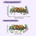 Dettagli dell'adesivo murale con leopardo che dorme e fiori su uno sfondo viola chiaro - 39*90CM