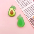 Grüner Avocado-Anhänger aus Harz mit Silberring für DIY-Handwerk und Schmuck - Grüne Avocado (17070)