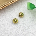Twee gouden holle afstandskralen met bloemengravure voor DIY-sieraden maken - Ronde Spacerkraal met klein gat (11076) / 5x5mm