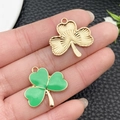 Pendentifs trèfle dorés avec émail vert et texture radiale pour la création de bijoux - Grand Trèfle (21833) Pendentif Uniquement (Sans Chaîne)