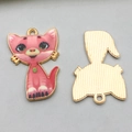 Pendentif chat debout en alliage rose et doré pour bijoux DIY avec vue avant et arrière - Chat Mécanique Rose (19129)
