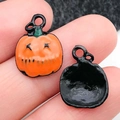 Pendentif citrouille d'Halloween en alliage émaillé orange avec détails de couture noirs - 11x15mm / Citrouille d'Halloween Orange (12344)