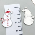 Pendentif bonhomme de neige de Noël avec chapeau rouge et émail blanc en métal argenté - Forme de Bonhomme de Neige (19645) / Blanc