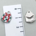 Pendentif boîte cadeau de Noël émaillé pour bijoux DIY avec échelle de mesure - Style Boîte Cadeau (19653) / Rose vif
