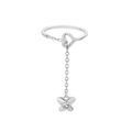Detail van zilveren hartring met hangende ketting en kleine vlinderbedel met zirkoon - Zilveren Vlinder