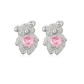 Detailansicht der Bären-Ohrringe in Silber mit rosa Herzstein und weißen Zirkoniasteinen - Platin Rosa Zirkonia Stecker