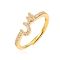 Macro-opname van een verstelbare gouden ring met cijfer 3 en sprankelende zirkonia's - Goud Letter J