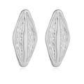 Dettaglio degli orecchini geometrici in argento con trama martellata e lucida - Stile G Argento