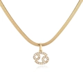 Detail van gouden slangenketting met een zirkonia Kreeft sterrenbeeld hanger aan de ketting - Kreeft / Goud