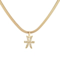 Detail van gouden platte slangenketting met een kristal-ingelegde Vissen-sterrenbeeldhanger - Vissen / Goud