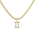 Detail van Tweelingen-hanger met witte kristallen op gouden platte slangenbot-ketting - Tweelingen / Goud