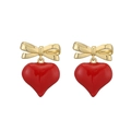 Dettaglio di orecchini a cuore in smalto rosso con fiocco dorato e stile vintage dolce - Oro Rosso Cuore