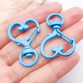 Chiusura a moschettone a forma di cuore blu brillante con anello girevole per gioielli - Blu