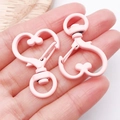 Roze hartvormige karabijnsluitingen met matte afwerking voor DIY-sleutelhangers - Roze