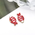 Detail van rode emaille visbedeltjes voor DIY-sieraden met vergulde randen en witte golven - Rood (Gouden basis)