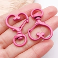 Roze hartvormige karabijnsluitingen van zinklegering voor DIY-sleutelhangeraccessoires - Rozerood