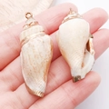 Pendaglio a conchiglia naturale artigianale con placcatura oro rosa e gancio - Conchiglia ad Ascia Naturale Galvanizzata (25325)