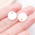 Ciondolo tondo piatto in conchiglia bianca con foro per creazione di gioielli fai da te - 11.5mm Tondo (25307)