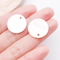 Coppia di ciondoli tondi in conchiglia bianca per la creazione di orecchini e collane DIY - 18mm Tondo (25309)