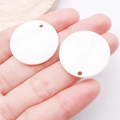 Pendentifs ronds en coquillage blanc naturel pour la création de bijoux DIY et colliers - 25mm Rond (25311)