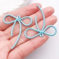 Ciondolo a fiocco azzurro in lega con finitura testurizzata per creazioni gioielli DIY - Blu lago