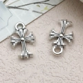 Pendentifs croix cœur évidés en argent antique pour bijoux DIY et colliers vintage - Croix Fourchue Gothique (18728)