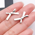 Ciondolo a fiocco in lega d'argento lucido per gioielli fai-da-te tenuto in mano - 12x19.5mm / Fiocco Argento Antico (26989)