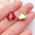 Pendentif coccinelle détaillé en émail rouge et cristaux pour bijoux faits main - Coccinelle Émail Rouge Plaqué Avec Strass