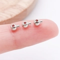 Versilberte Kupfer-Quetschperlen-Verbinder auf der Fingerspitze für Schmuck-DIY-Basteln - Rund (25904)