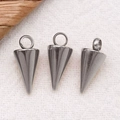 Drei gunmetal-graue Edelstahl-Kegelspitzenanhänger für DIY-Punk-Schmuckherstellung - Stahlfarbe Kleines Loch Konischer Stil (T2975)