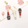 Lippenstift-Legierungsanhänger mit rotem Herz für DIY-Schmuck und Bastelarbeiten - Lippenstift-Stil (12477)