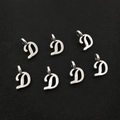 Breloques en forme de lettre D argentée pour fabrication de bijoux et bracelets - Lettre D