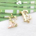 Buchstabe E Goldlegierung Anhänger mit Emaille-Blumendesign für DIY Schmuck - Emaille Floral Buchstabe E