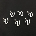 Lot de six breloques en argent lettre V cursive avec anneaux pour bijoux DIY - Lettre V