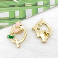 Roze bloemen emaille bedeltje in goudkleur voor DIY-sieraden maken en hangers - Emaille Bloemen Letter Q