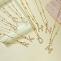Collana in rame placcato oro con ciondolo a lettera in zirconi e catena a piccole sfere - Lettera A / Oro