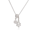 Collier argenté avec pendentifs flocon de neige et sapin de Noël sur fond blanc - Collier Flocon de Neige Sapin de Noël Argenté