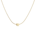 Détail du collier plaqué or 18 carats avec pendentif cube gravé de la lettre D - Collier Lettre D Carré Or