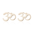 Vue détaillée des boucles d'oreilles symbole Om dorées avec une finition métal poli - Symbole Om / Symbole Om Doré (010 Or)