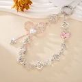 Detalle de colgante para móvil de cristal rosa con mariposa y cierre plateado - Estilo Lazo Cuadrado (K4657) / Rosa